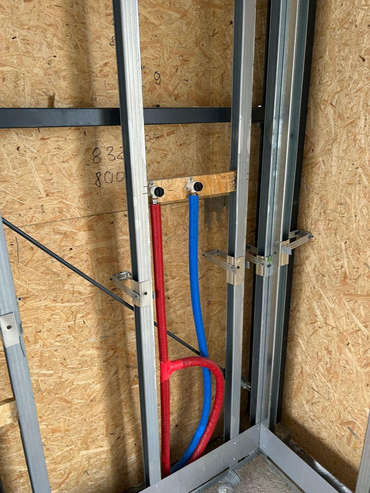 Instalacja wod-kan w budynku szkieletowym — zdjęcie 8